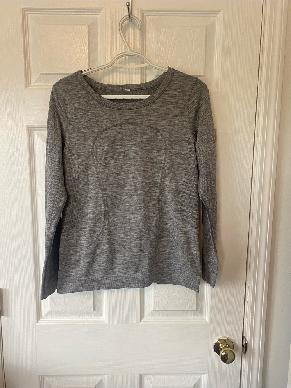 Lululemon long sleeve gray shirt no size tag best fit for medium